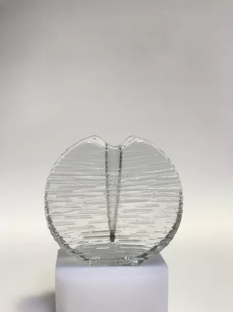 Solifleur blokvaas Jaren Zestig Deze unieke solifleur van  WiesenthalHütte is gemaakt van transparant glas en dateert begin jaren zestig. Puntgaaf en onbeschadigd.