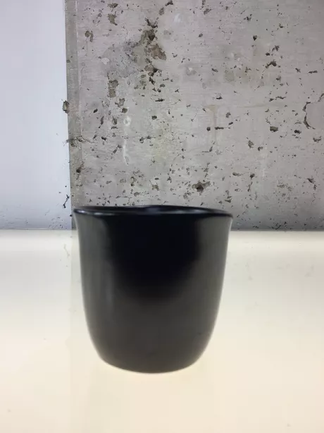 Dit drink bekertje is puntgaaf en onbeschadigd.