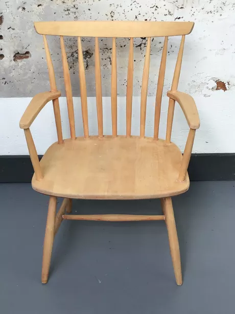 Spijlen stoel met armleuningen van ontwerper Gunnar Eklöf.