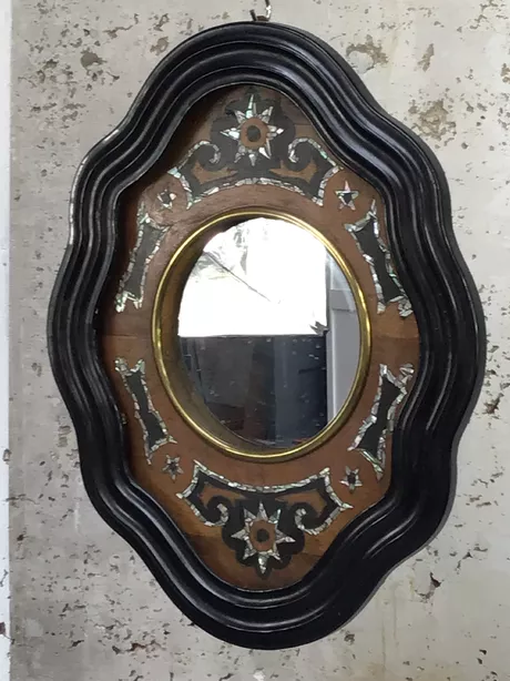 Franse spiegel met inleg van parelmoer en ebbenhout.