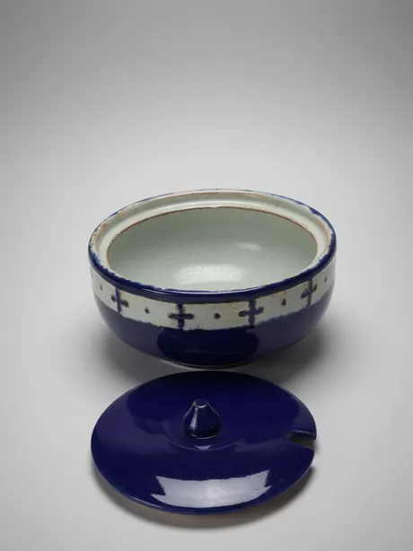 Handgemaakte suikerpot tussen 1930 en 1940. Handgemaakt door Hendrik Akkerman (omgekomen in WO II)