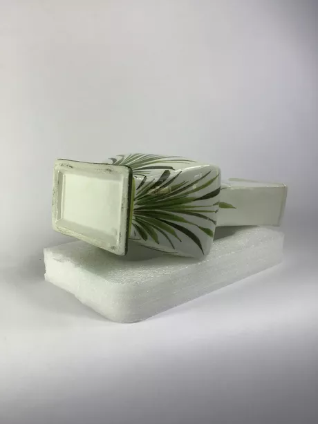 Britse aardewerk vaas uit de eind jaren tachtig, gemaakt in Stoke-on-Trent (UK). Geproduceerd met behulp van traditionele technieken.